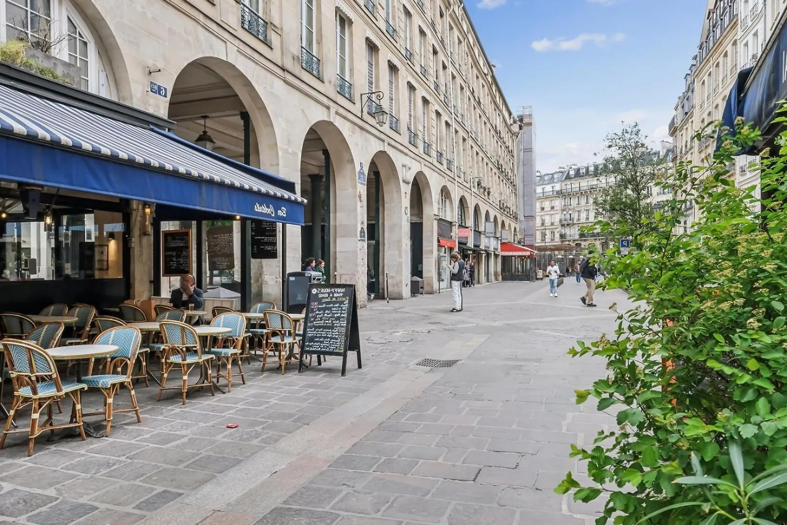 פריז Bnbnook - Chic Studio - Steps From Les Halles & The Louvre צרפת