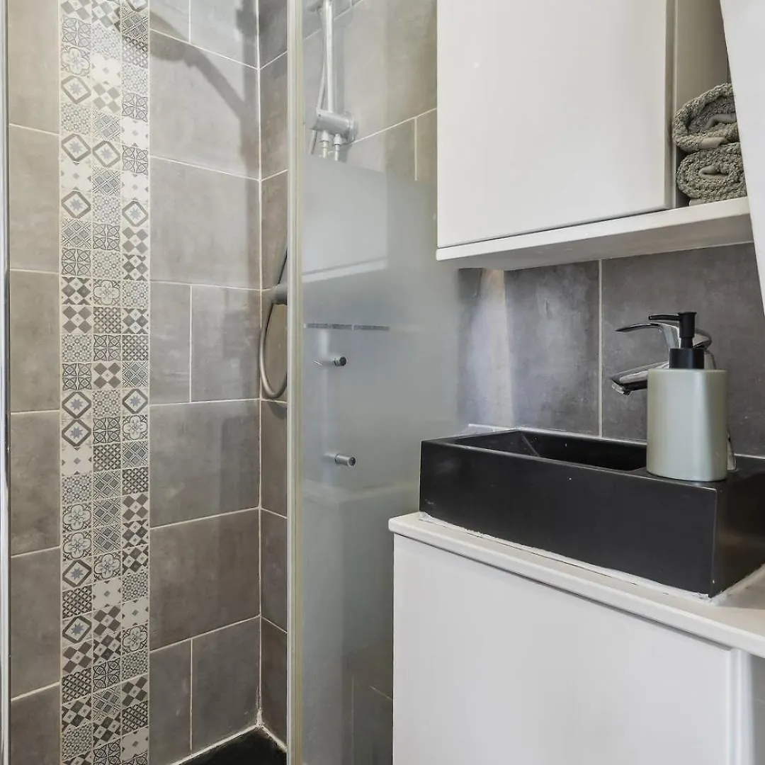 פריז Bnbnook - Chic Studio - Steps From Les Halles & The Louvre דירה